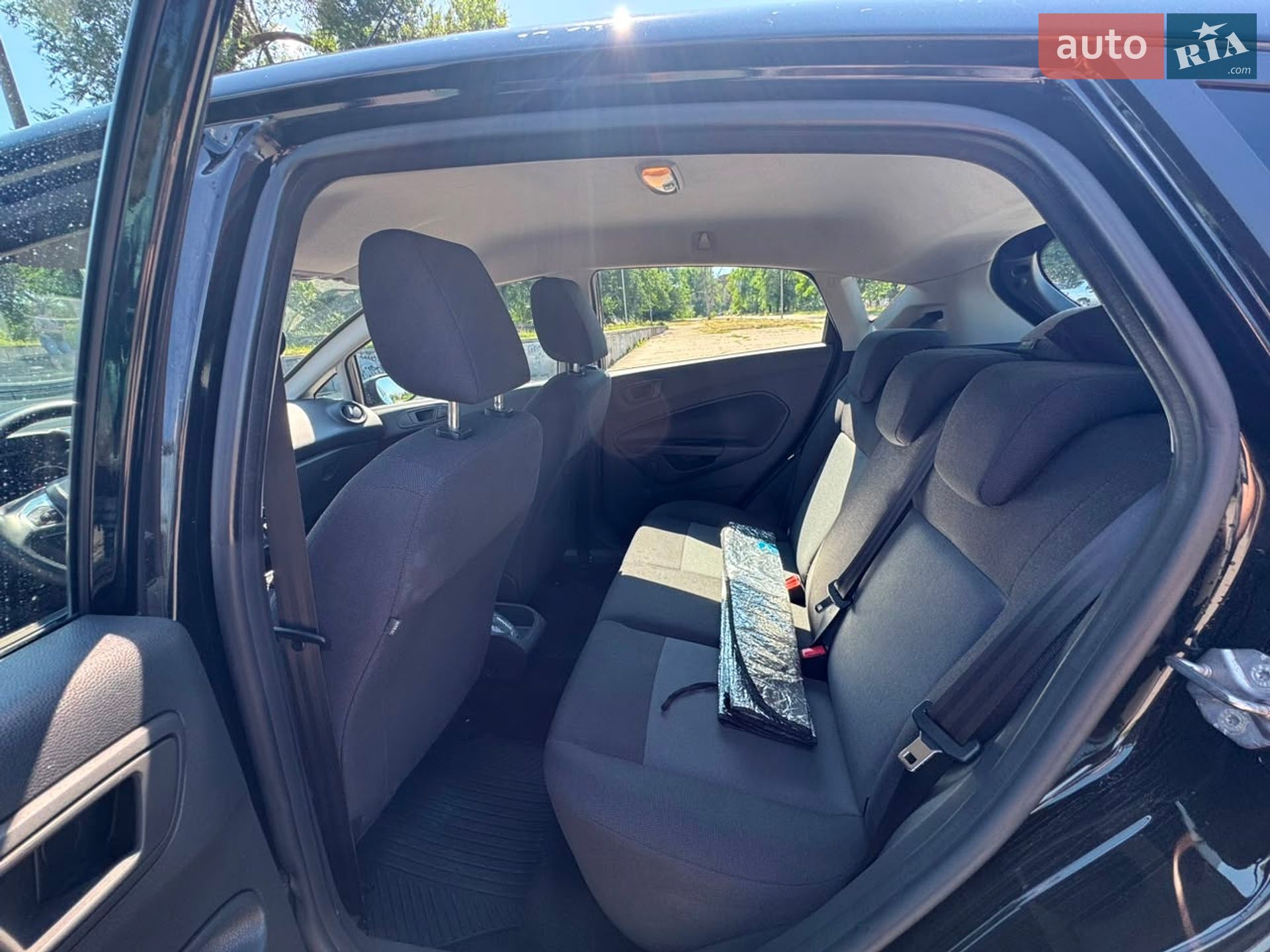 Ford Fiesta 2017 VIN WF0DXXGAKDHJ15453 фото оголошення 9 з 15