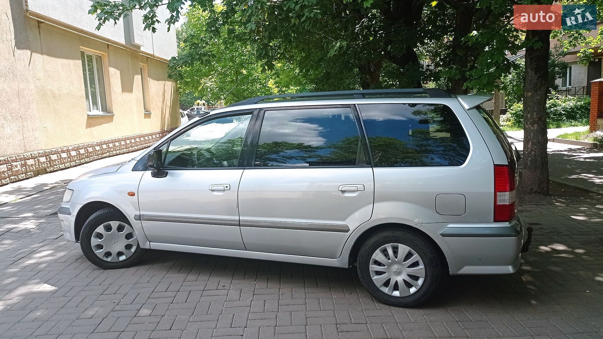 Mitsubishi Space Wagon 2001 VIN JMBLNN84W1Z001400 фото оголошення 3 з 30