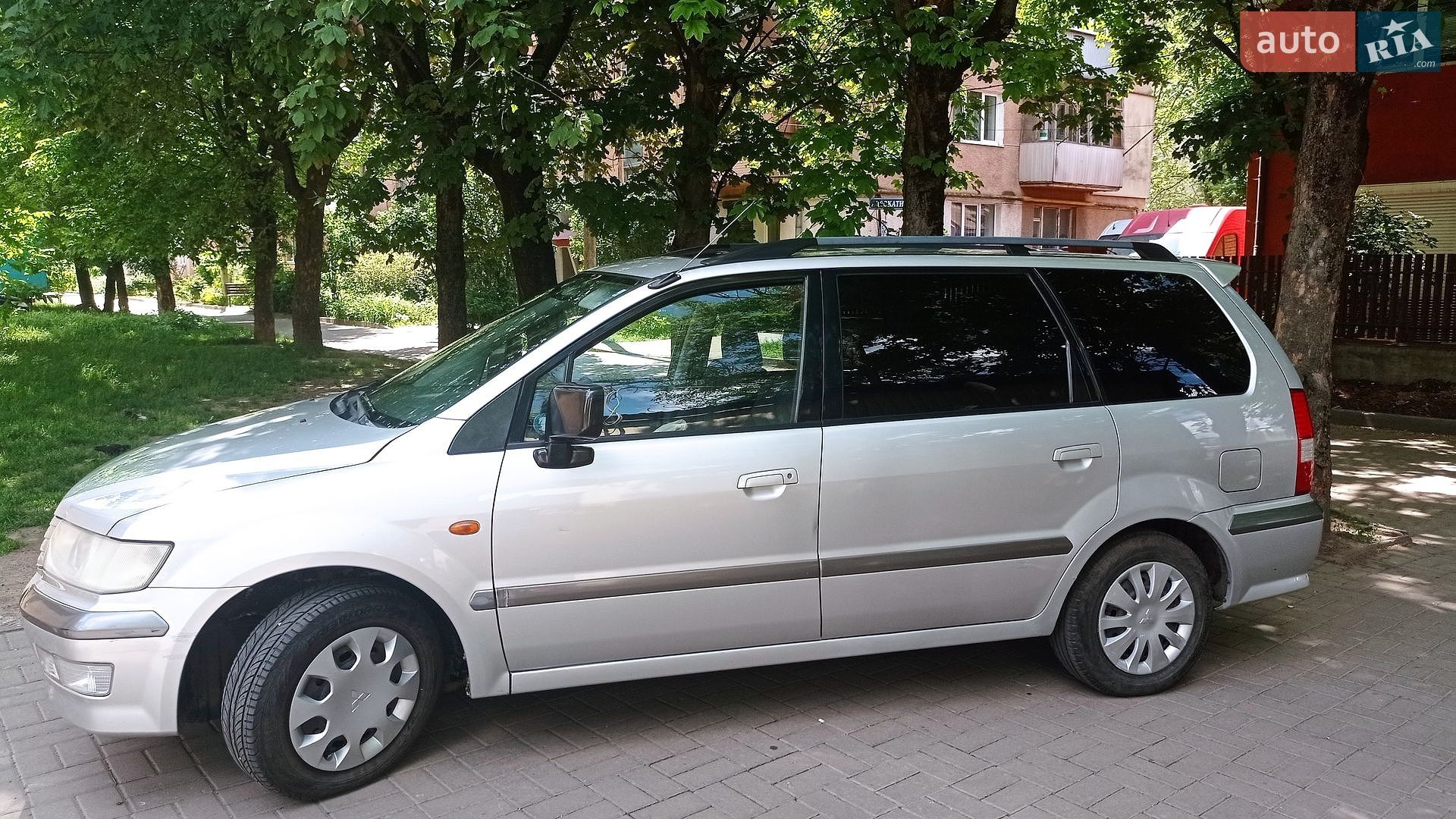 Mitsubishi Space Wagon 2001 VIN JMBLNN84W1Z001400 фото оголошення 7 з 30