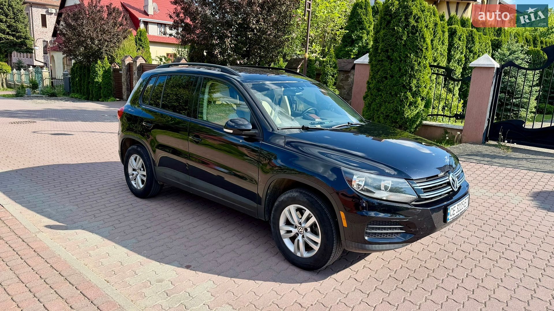 Volkswagen Tiguan 2016 VIN WVGAV7AX9GW577901 фото оголошення 2 з 16