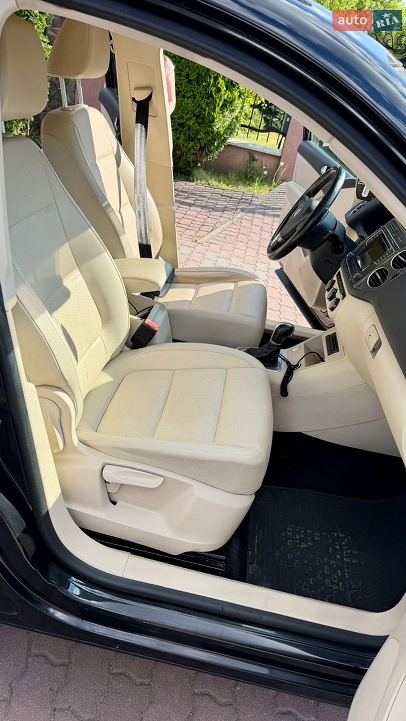 Volkswagen Tiguan 2016 VIN WVGAV7AX9GW577901 фото оголошення 8 з 16