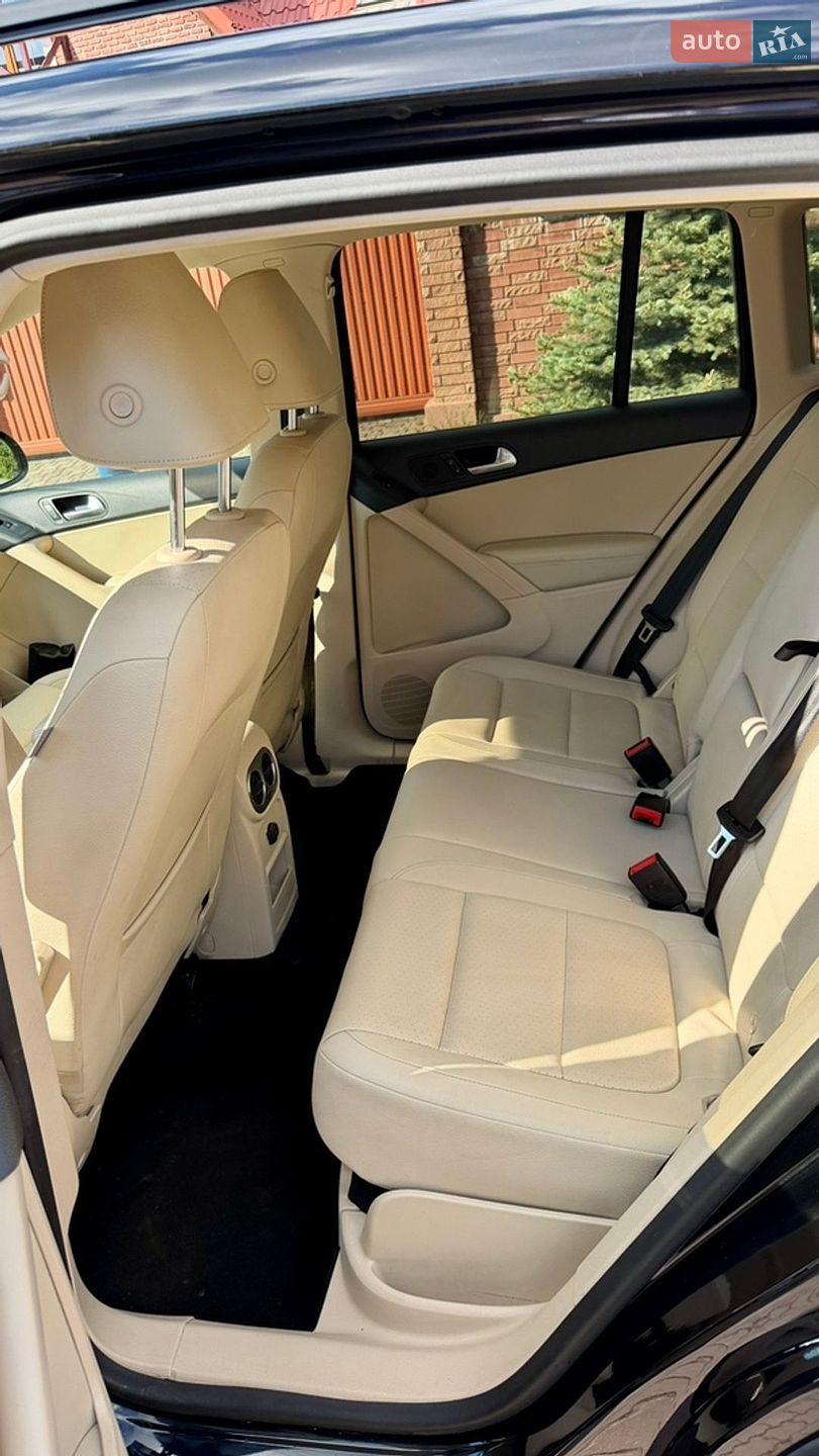 Volkswagen Tiguan 2016 VIN WVGAV7AX9GW577901 фото оголошення 9 з 16