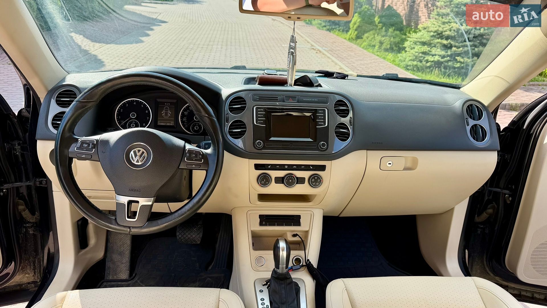 Volkswagen Tiguan 2016 VIN WVGAV7AX9GW577901 фото оголошення 12 з 16