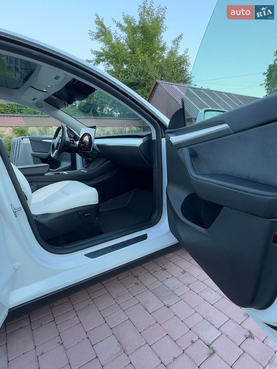 Tesla Model Y 2024 VIN 7SAYGDED2RF077262 фото оголошення 13 з 20