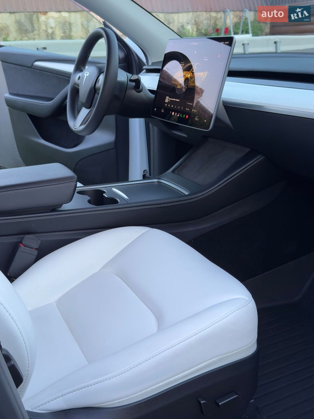 Tesla Model Y 2024 VIN 7SAYGDED2RF077262 фото оголошення 14 з 20