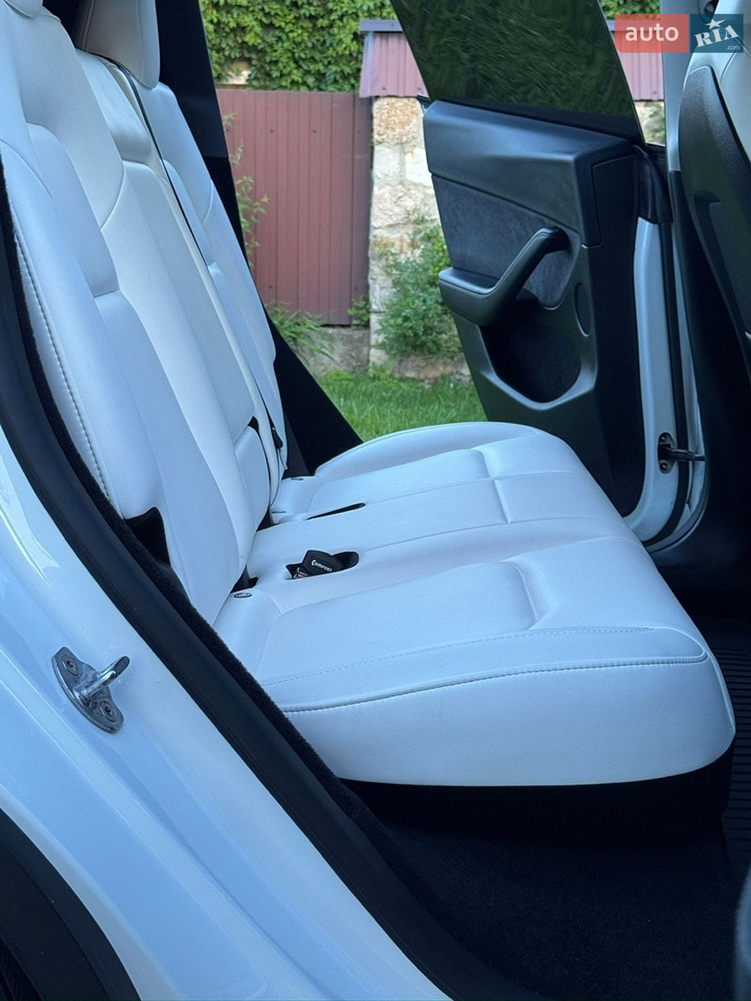 Tesla Model Y 2024 VIN 7SAYGDED2RF077262 фото оголошення 15 з 20