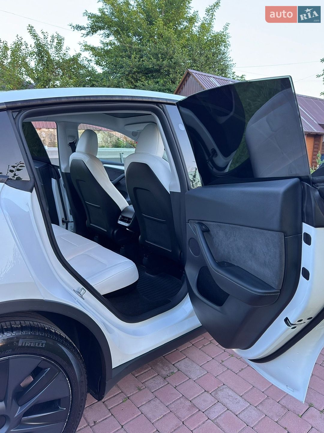 Tesla Model Y 2024 VIN 7SAYGDED2RF077262 фото оголошення 17 з 20