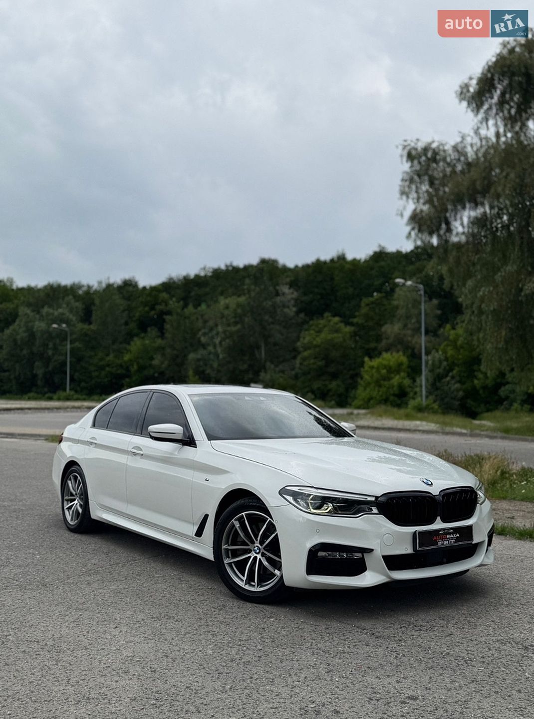 BMW 5 Series 2017 VIN WBAJC3105HG921870 фото оголошення 3 з 64
