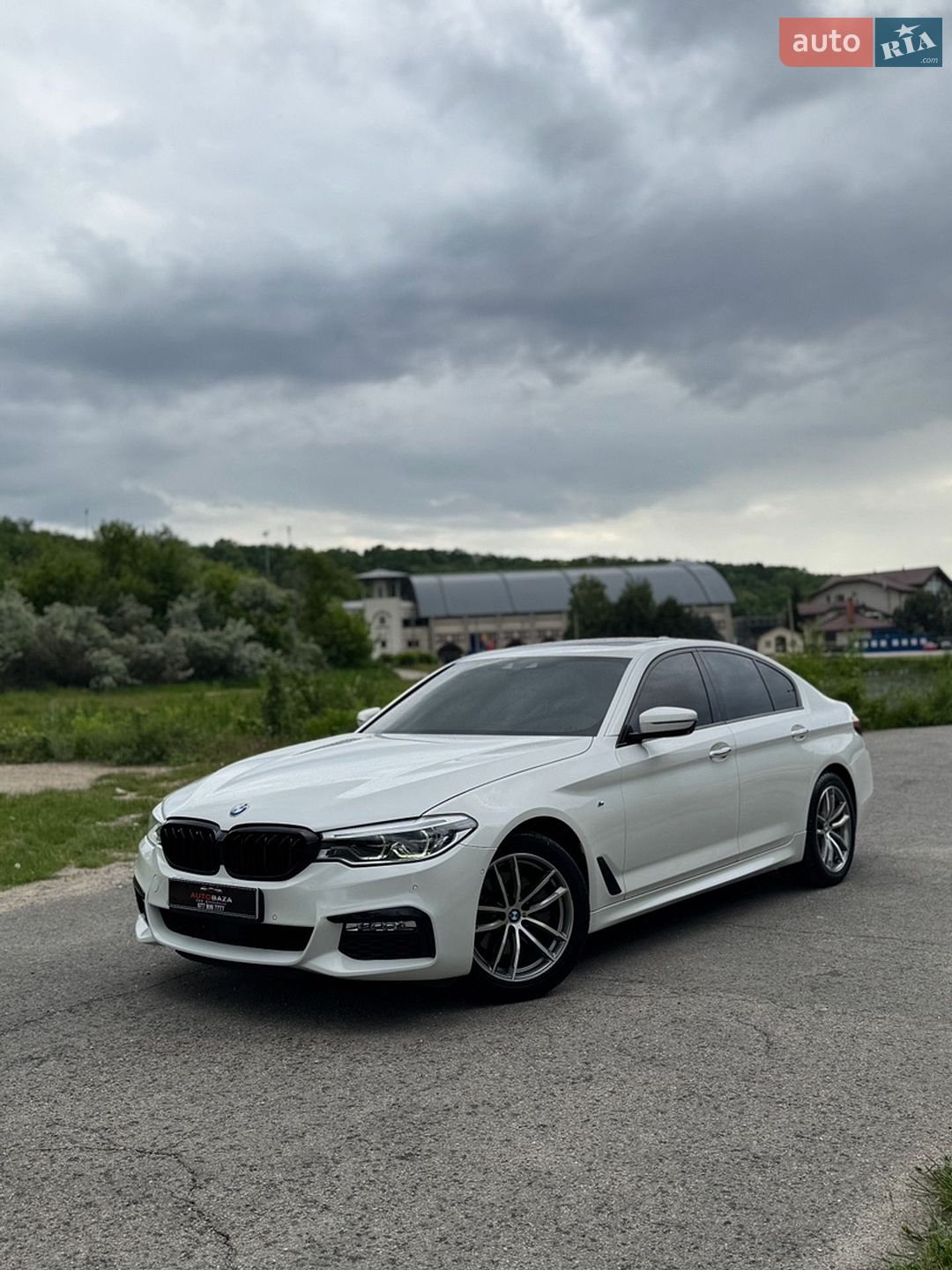 BMW 5 Series 2017 VIN WBAJC3105HG921870 фото оголошення 2 з 64