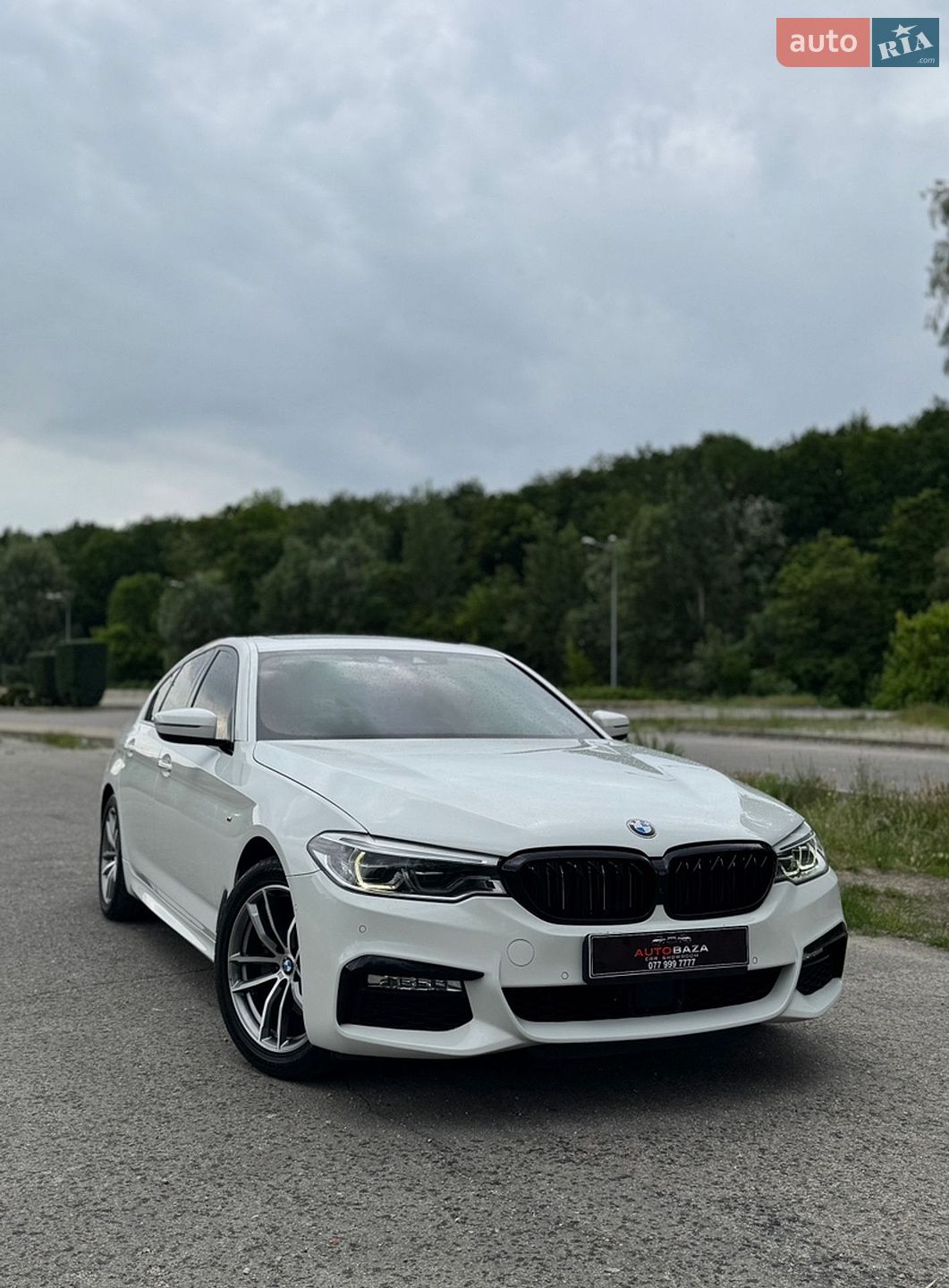 BMW 5 Series 2017 VIN WBAJC3105HG921870 фото оголошення 4 з 64