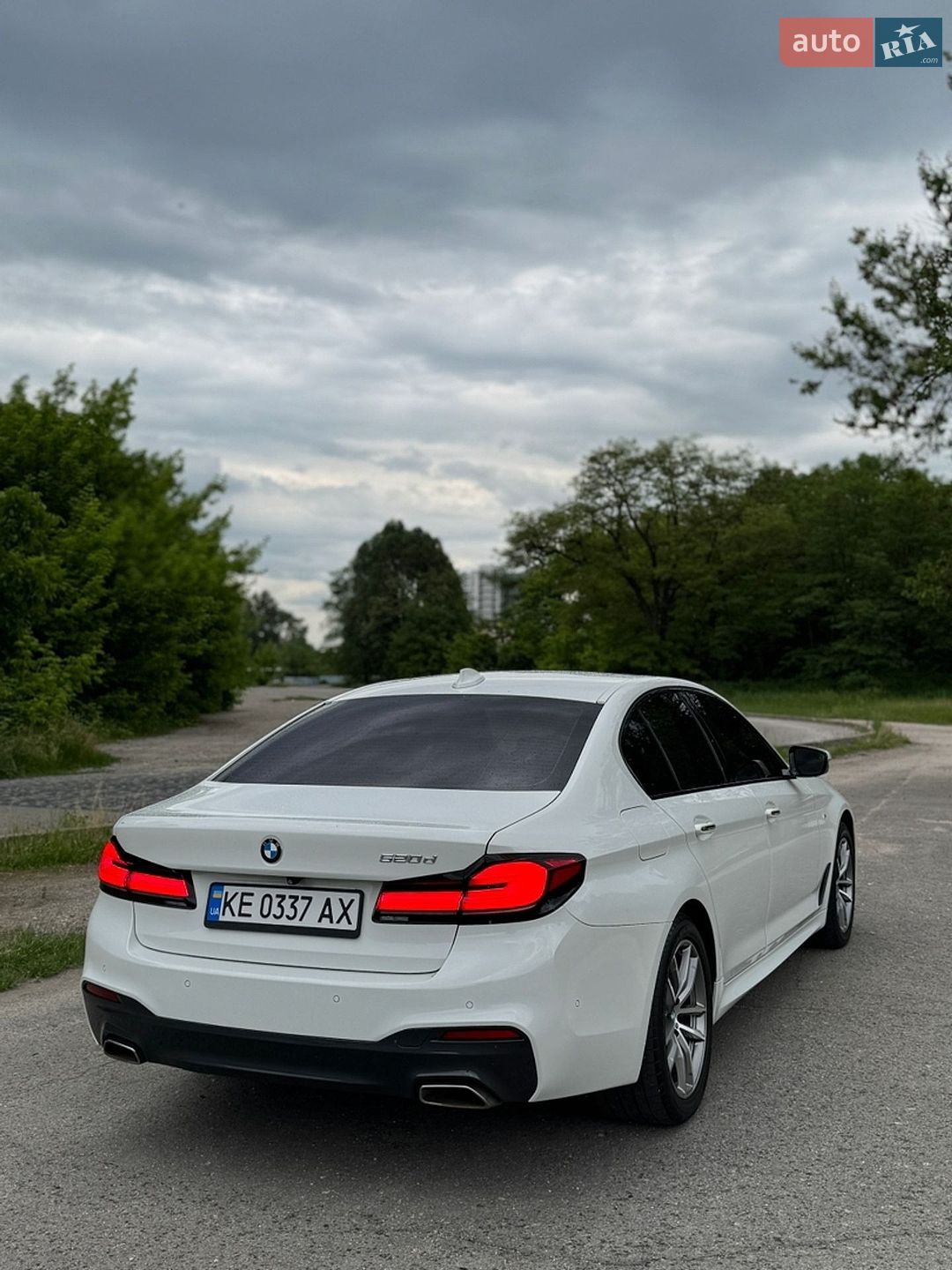 BMW 5 Series 2017 VIN WBAJC3105HG921870 фото оголошення 12 з 64