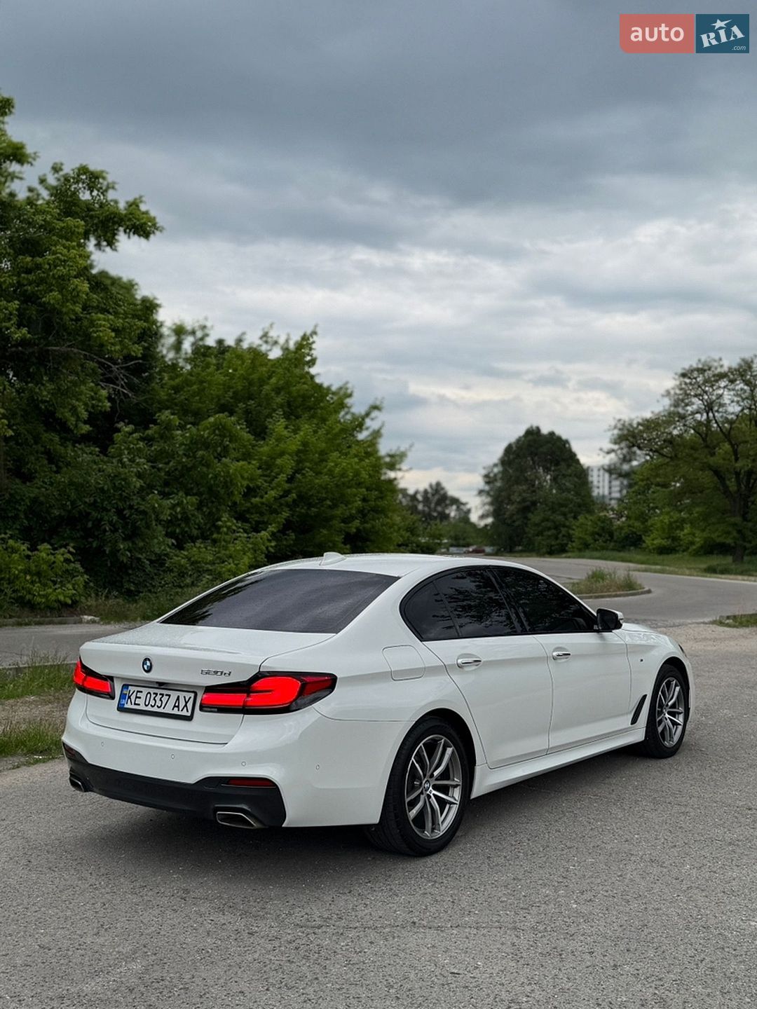 BMW 5 Series 2017 VIN WBAJC3105HG921870 фото оголошення 11 з 64