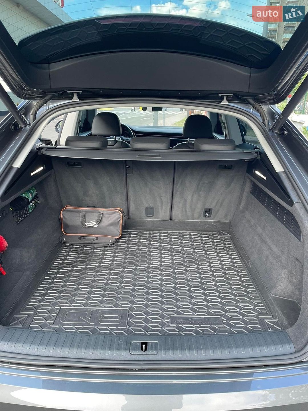 Audi Q8 2021 VIN WAUZZZF10MD028751 фото оголошення 14 з 16