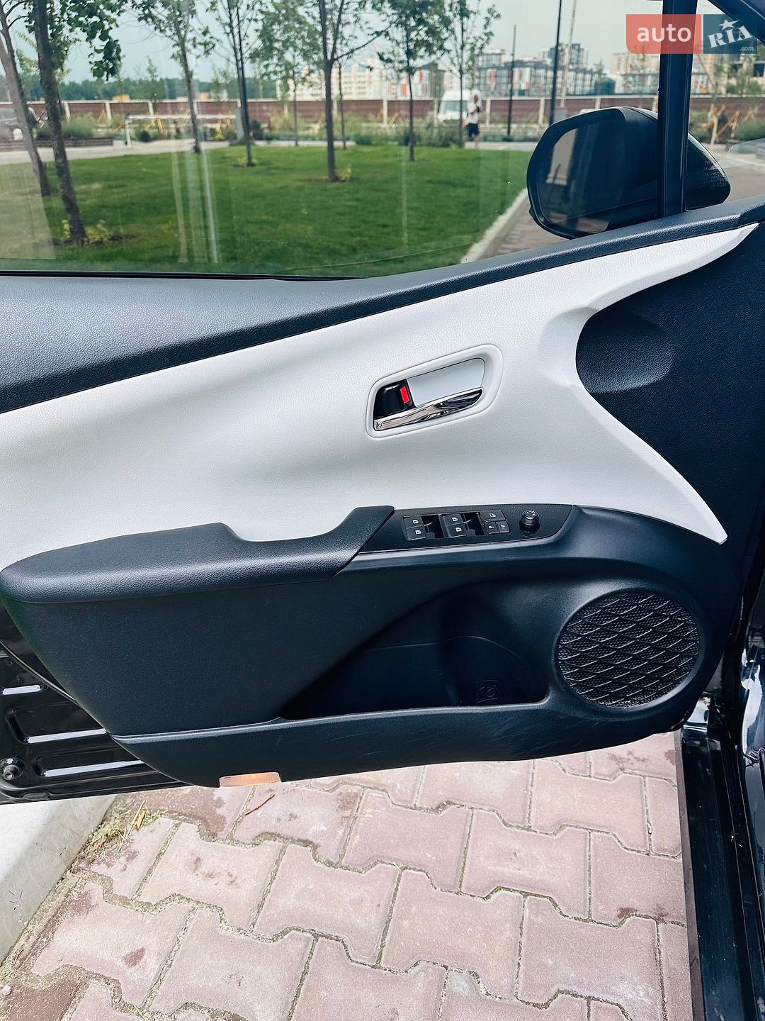 Toyota Prius 2016 VIN JTDKBRFU6G3003432 фото оголошення 14 з 24