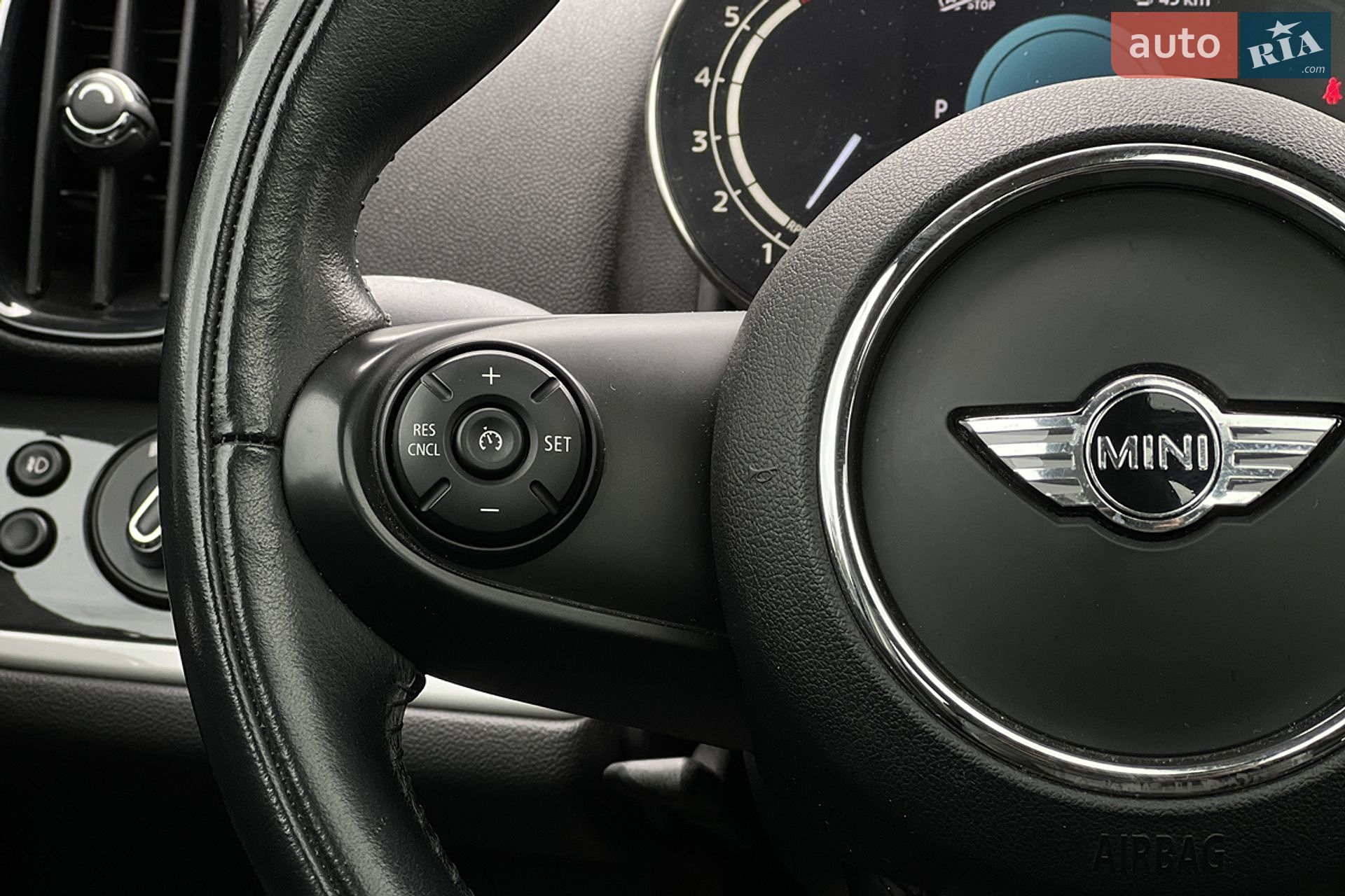 MINI Countryman 2018 VIN WMZYT3C32J3E93393 фото оголошення 14 з 27