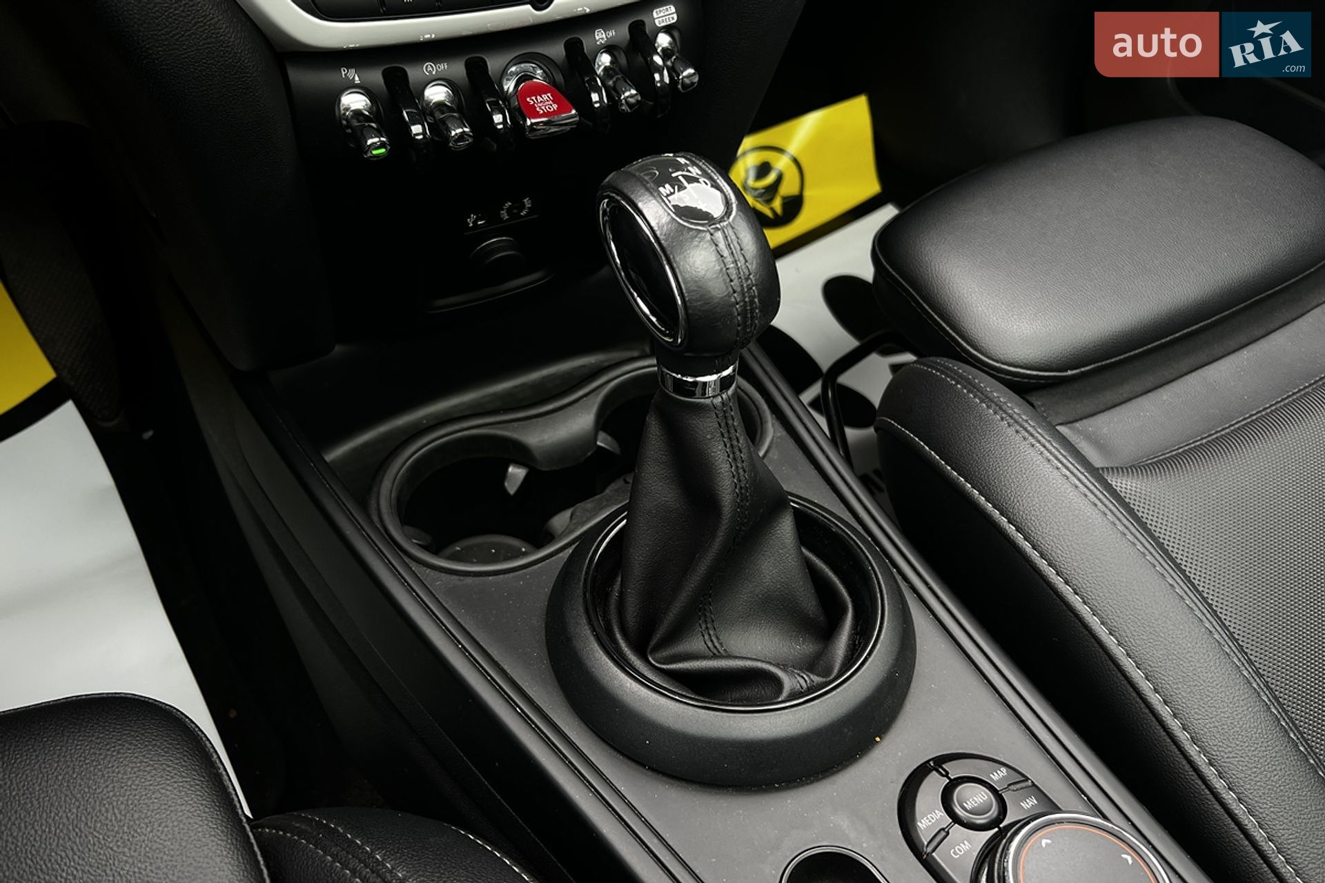 MINI Countryman 2018 VIN WMZYT3C32J3E93393 фото оголошення 18 з 27