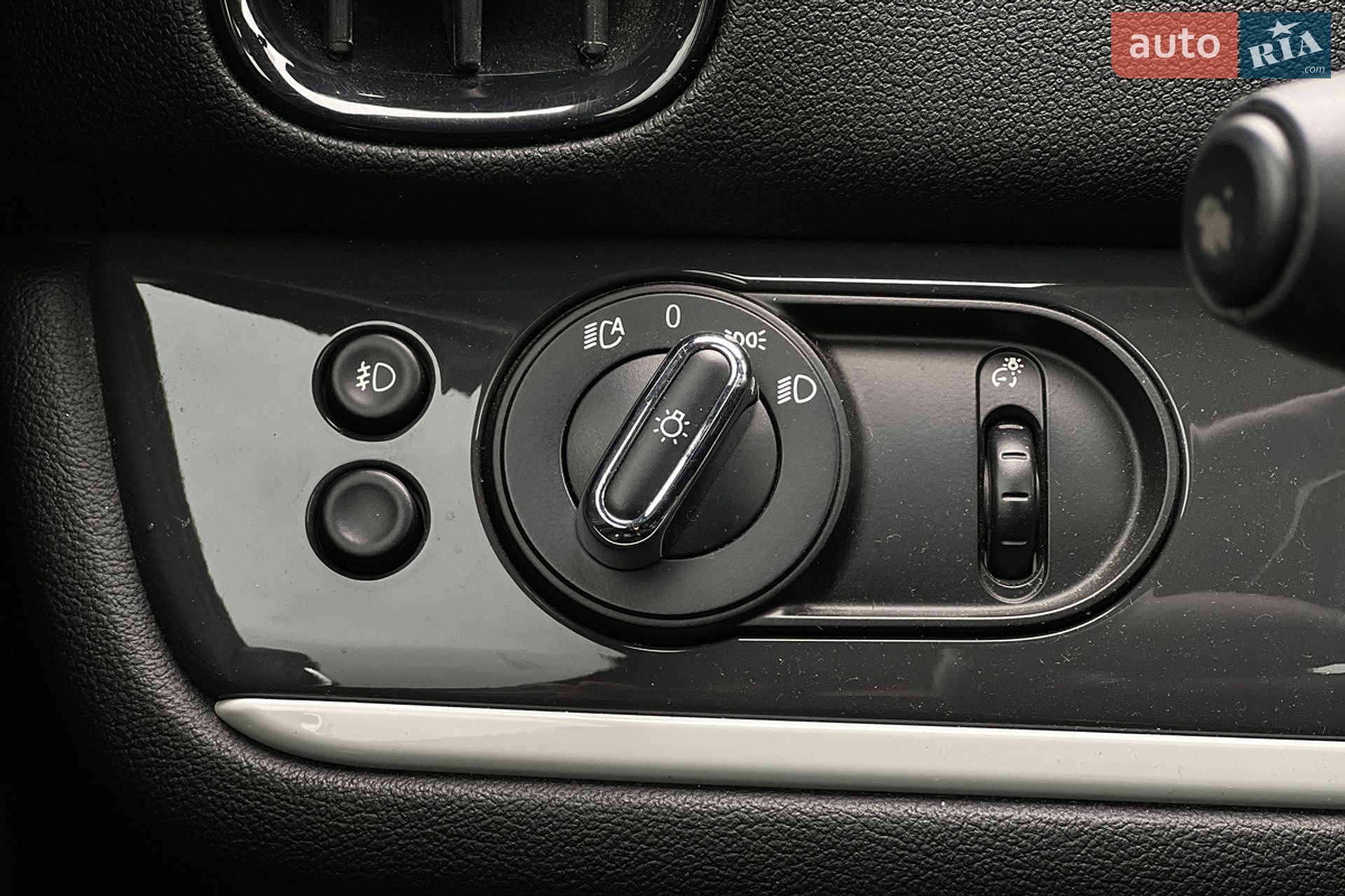 MINI Countryman 2018 VIN WMZYT3C32J3E93393 фото оголошення 23 з 27