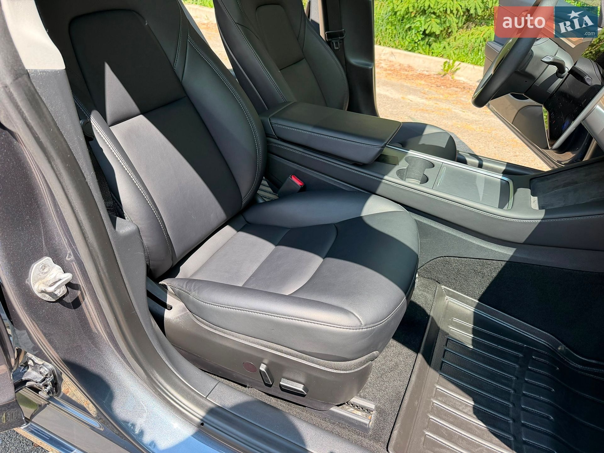 Tesla Model 3 2023 VIN 5YJ3E1EB7PF681140 фото оголошення 33 з 60