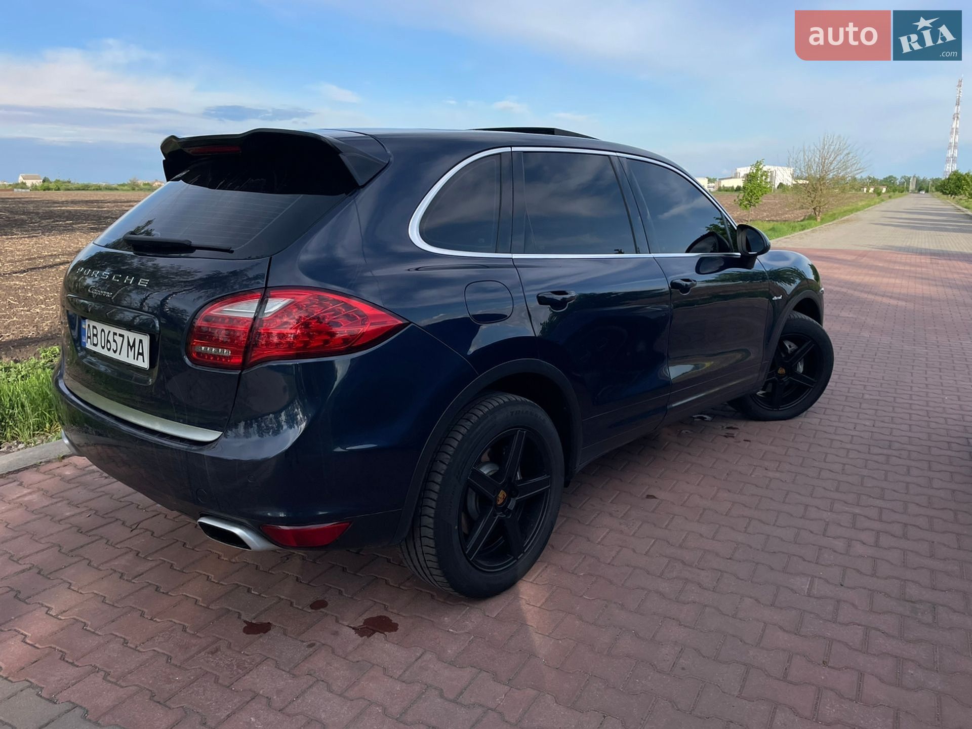 Porsche Cayenne 2011 VIN WP1AF2925CLA30034 фото оголошення 32 з 39