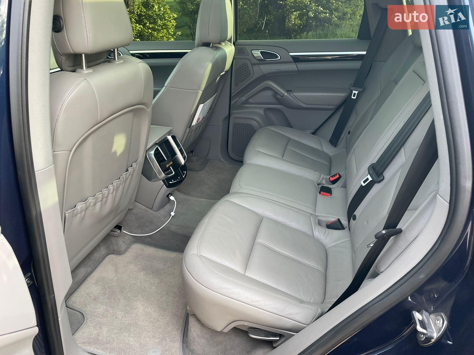 Porsche Cayenne 2011 VIN WP1AF2925CLA30034 фото оголошення 33 з 39