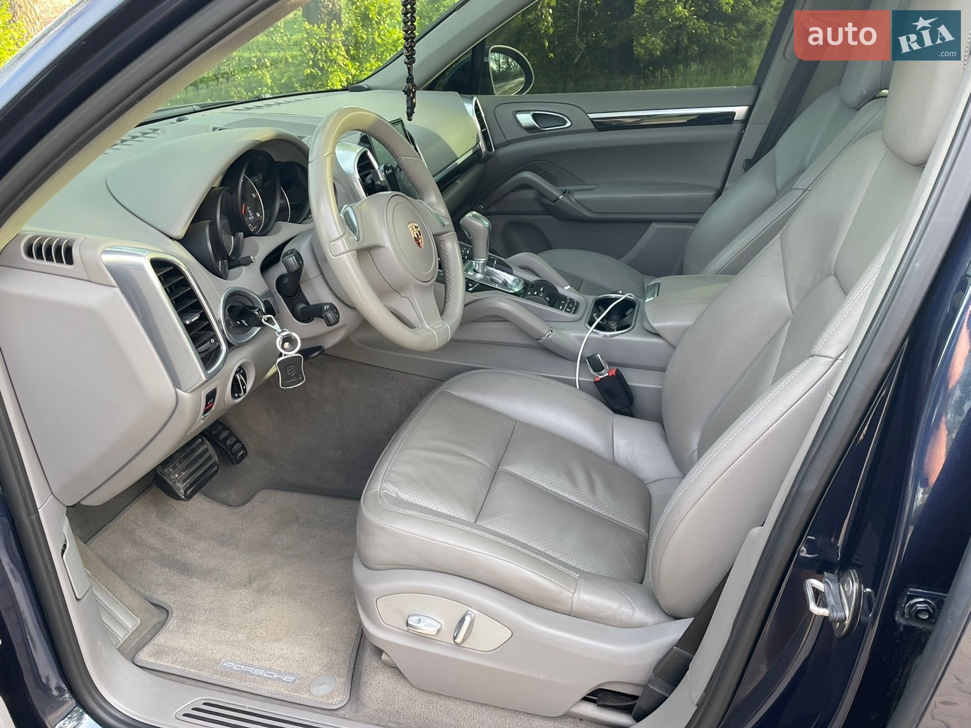 Porsche Cayenne 2011 VIN WP1AF2925CLA30034 фото оголошення 37 з 39