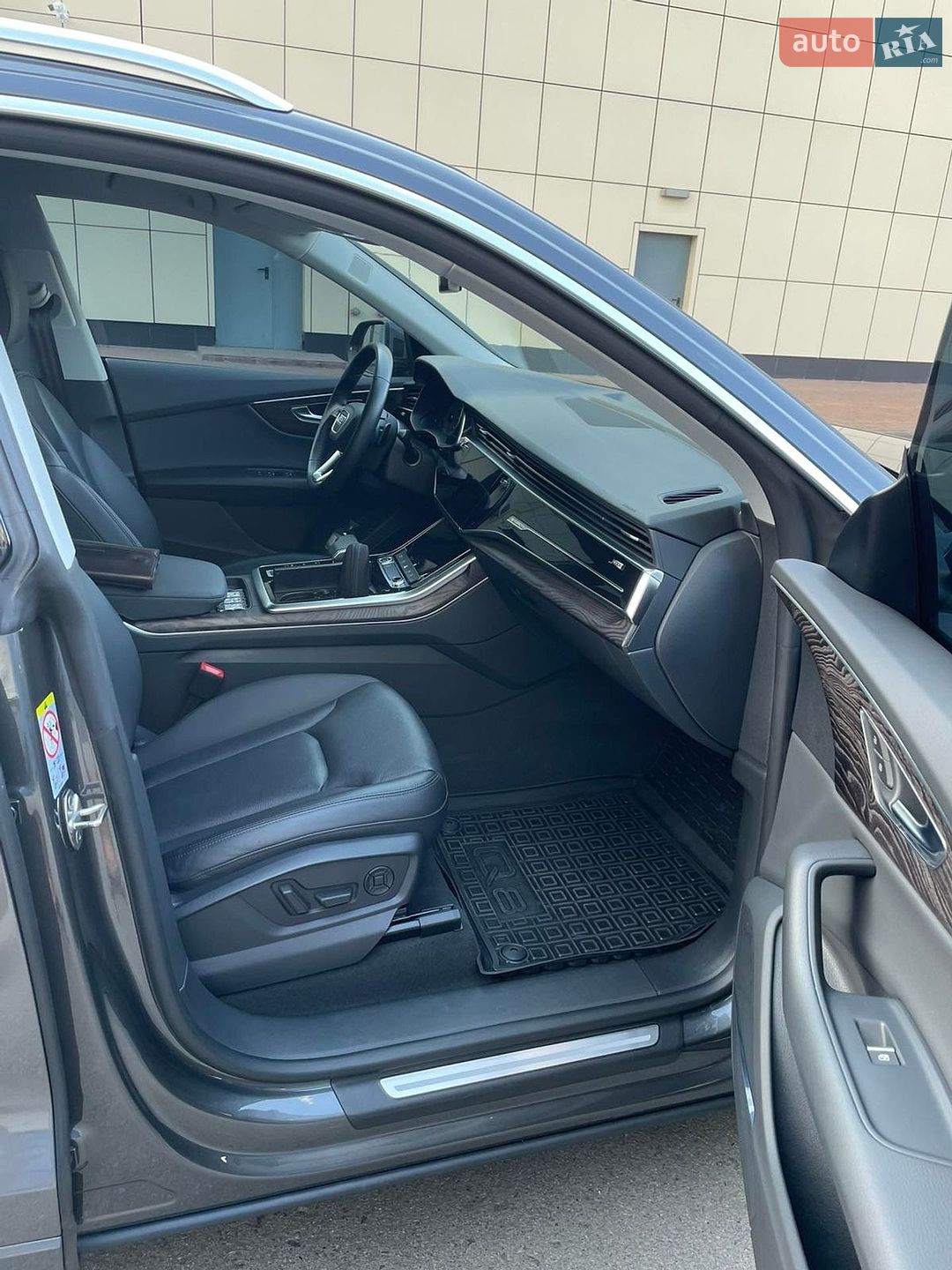 Audi Q8 2021 VIN WAUZZZF10MD028751 фото оголошення 11 з 16