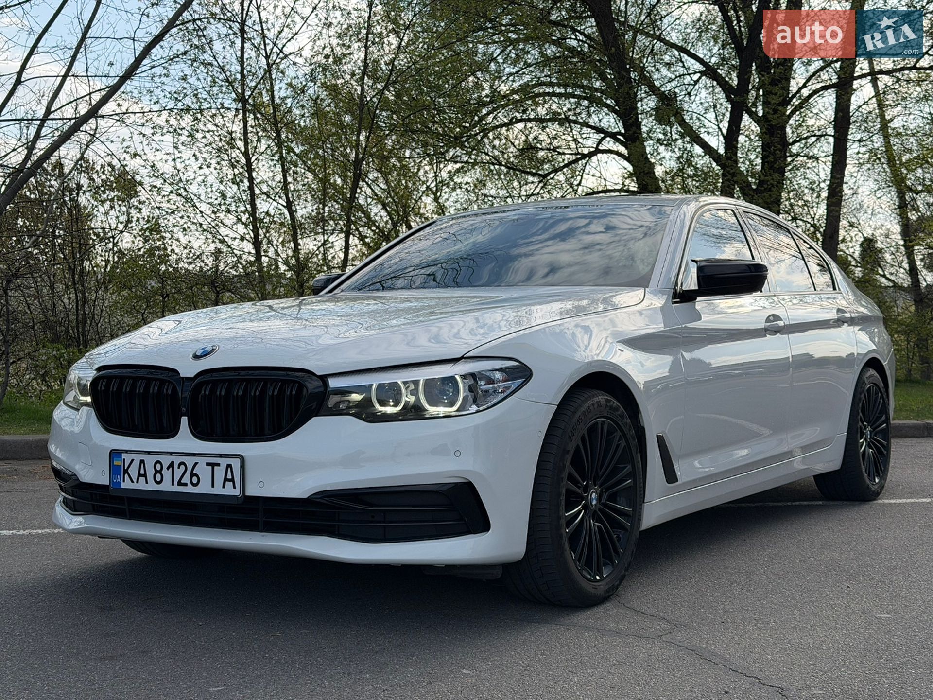 BMW 5 Series 2019 VIN WBAJA7C58KWW30654 фото оголошення 2 з 29