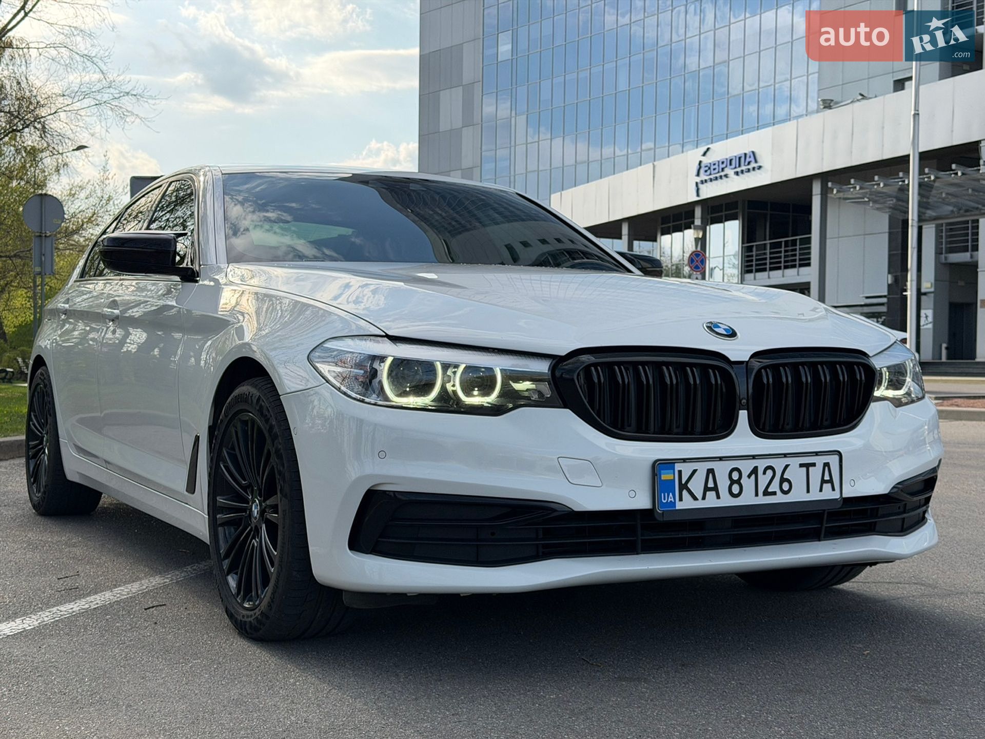 BMW 5 Series 2019 VIN WBAJA7C58KWW30654 фото оголошення 4 з 29