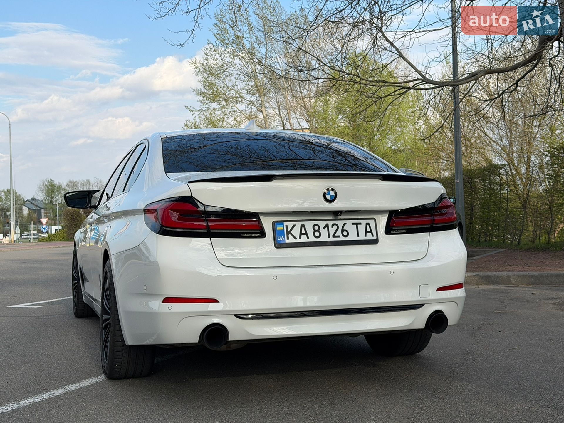 BMW 5 Series 2019 VIN WBAJA7C58KWW30654 фото оголошення 8 з 29