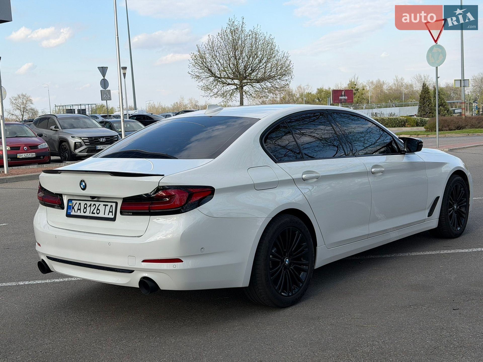 BMW 5 Series 2019 VIN WBAJA7C58KWW30654 фото оголошення 7 з 29