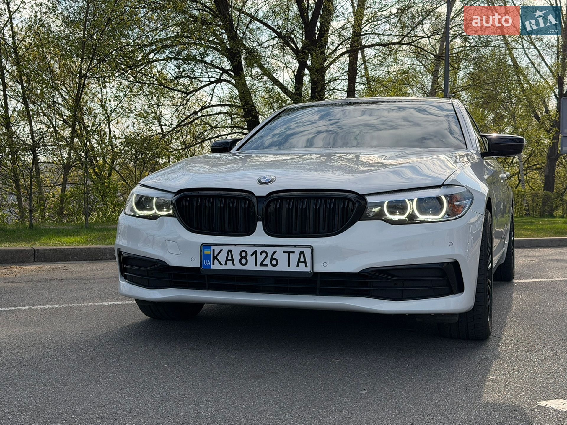 BMW 5 Series 2019 VIN WBAJA7C58KWW30654 фото оголошення 3 з 29