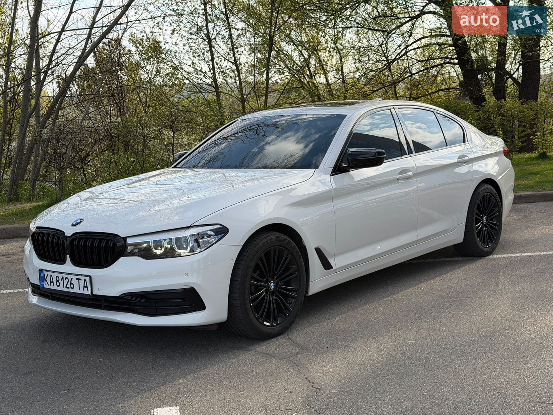 BMW 5 Series 2019 VIN WBAJA7C58KWW30654 фото оголошення 11 з 29