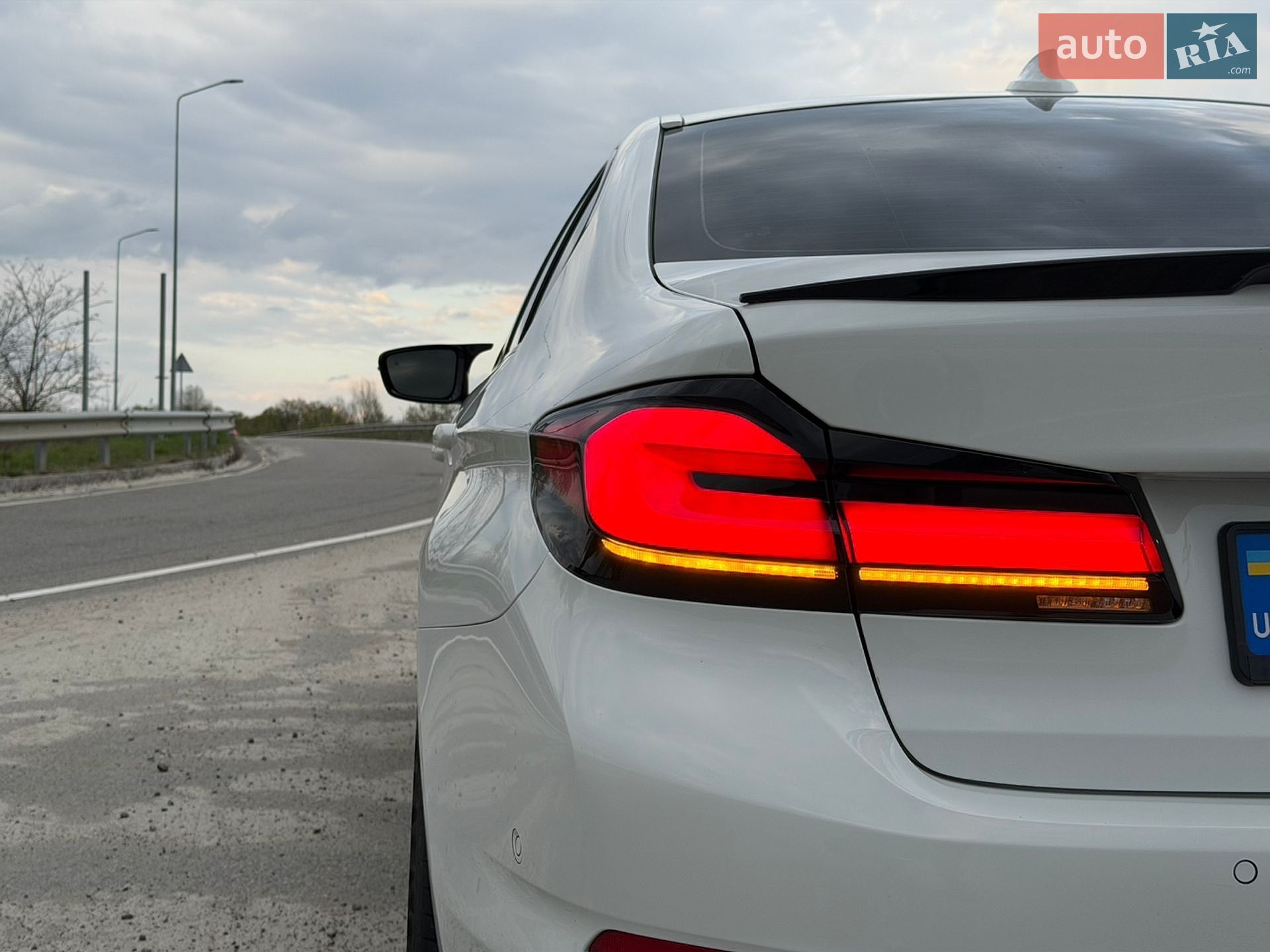 BMW 5 Series 2019 VIN WBAJA7C58KWW30654 фото оголошення 13 з 29