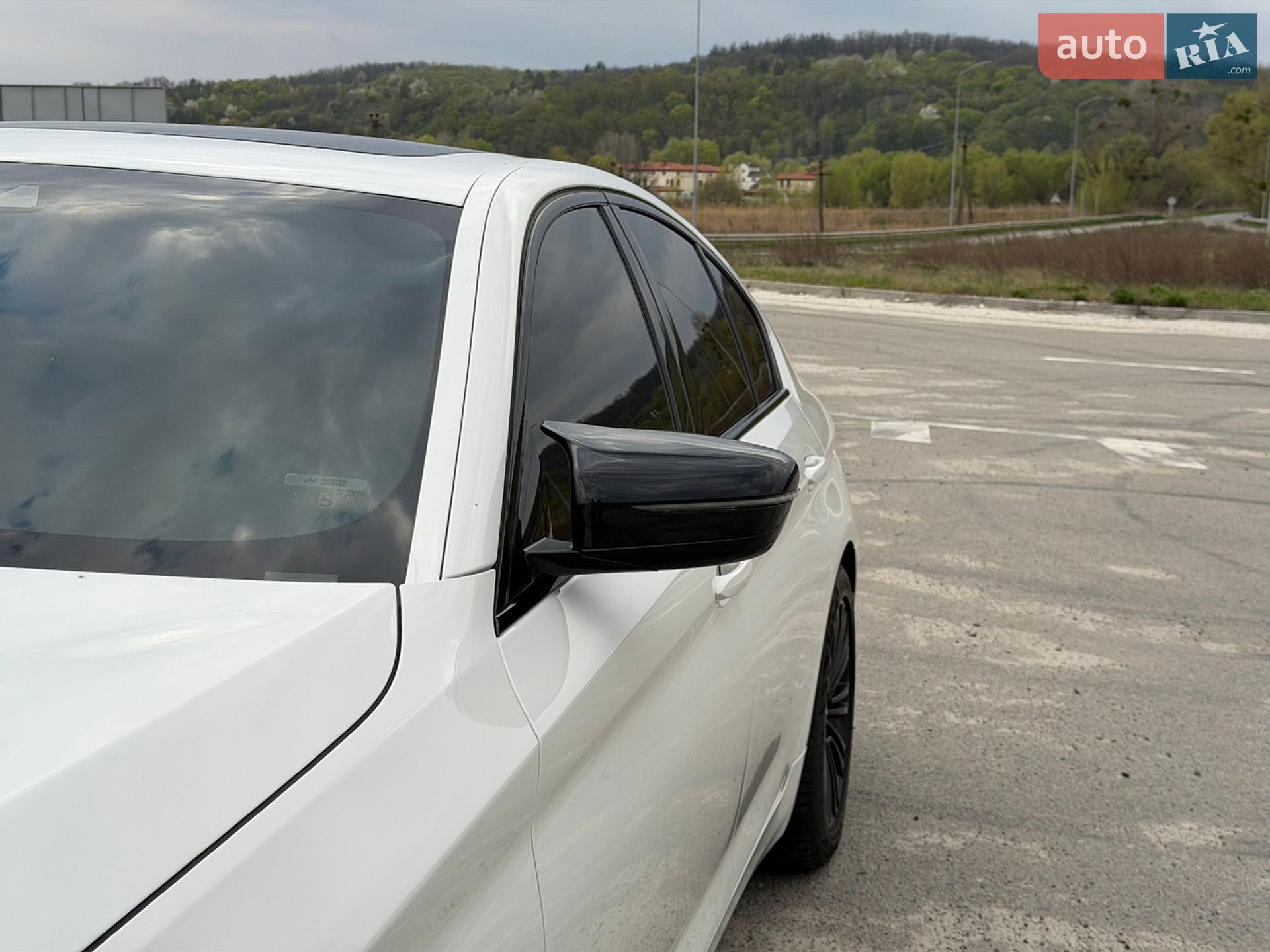 BMW 5 Series 2019 VIN WBAJA7C58KWW30654 фото оголошення 15 з 29