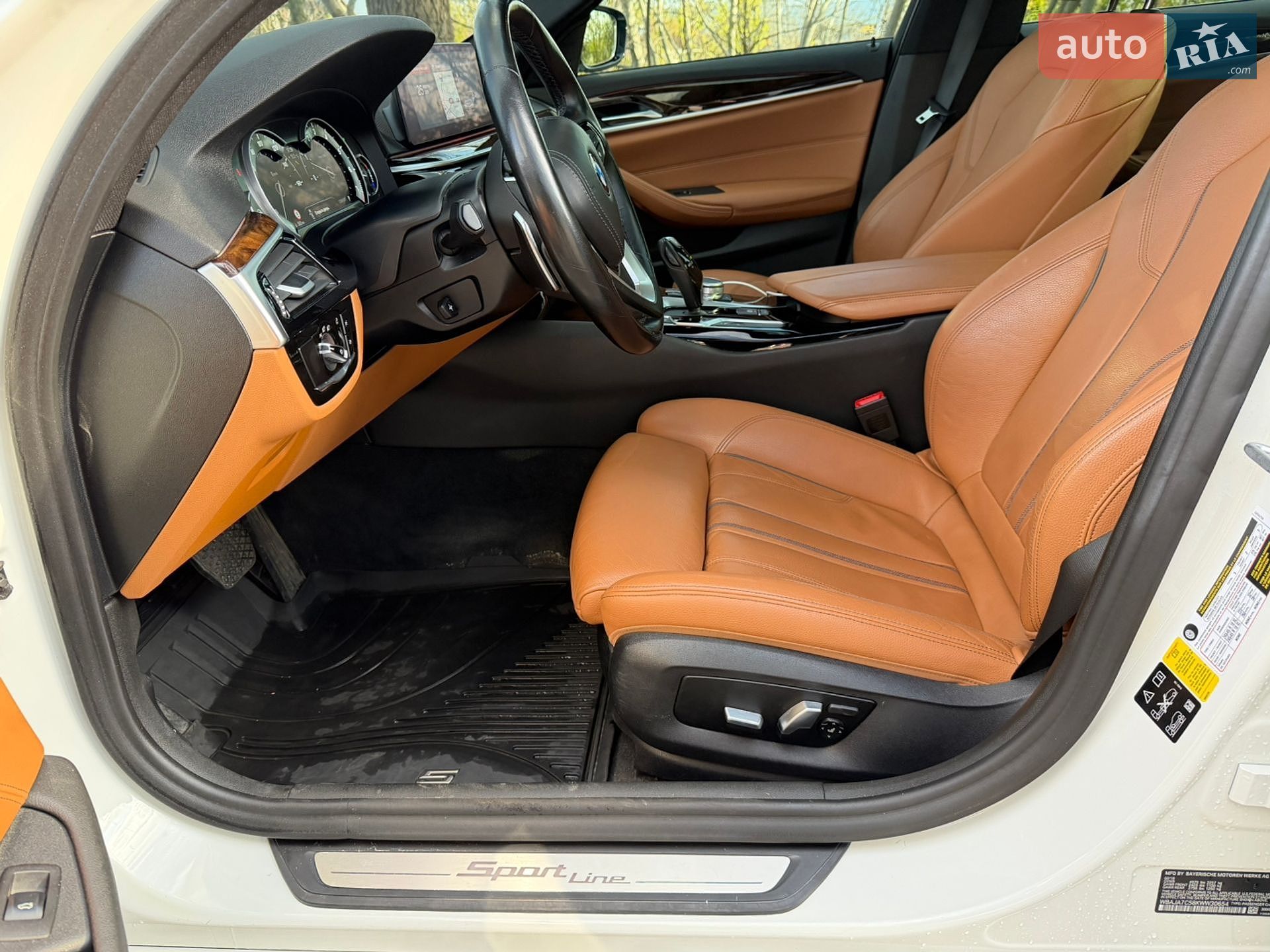 BMW 5 Series 2019 VIN WBAJA7C58KWW30654 фото оголошення 17 з 29