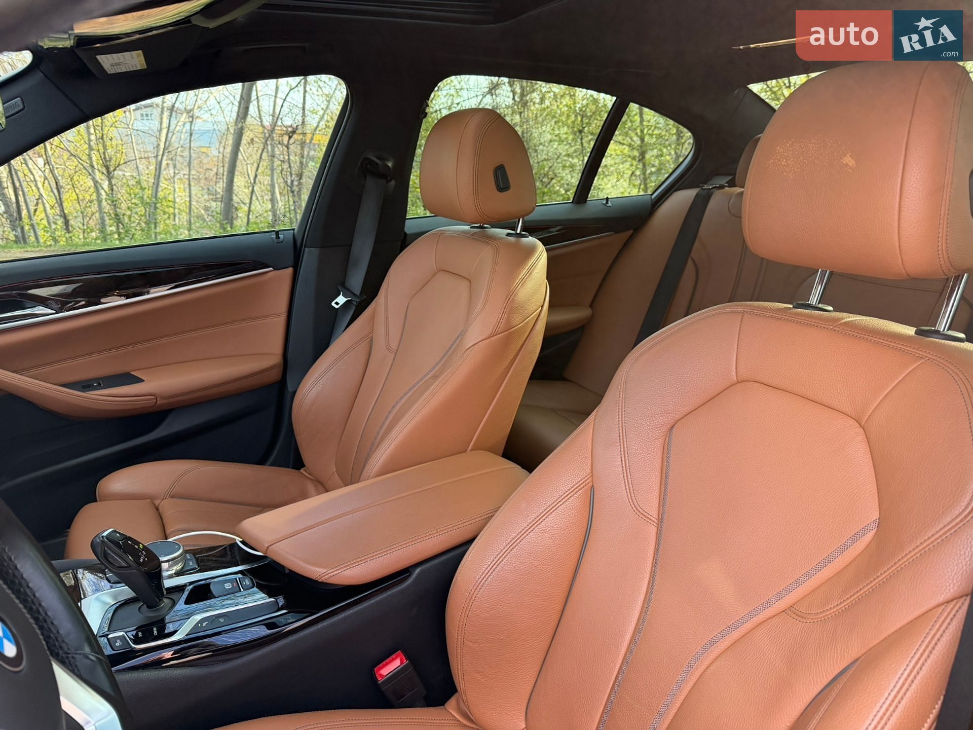 BMW 5 Series 2019 VIN WBAJA7C58KWW30654 фото оголошення 18 з 29