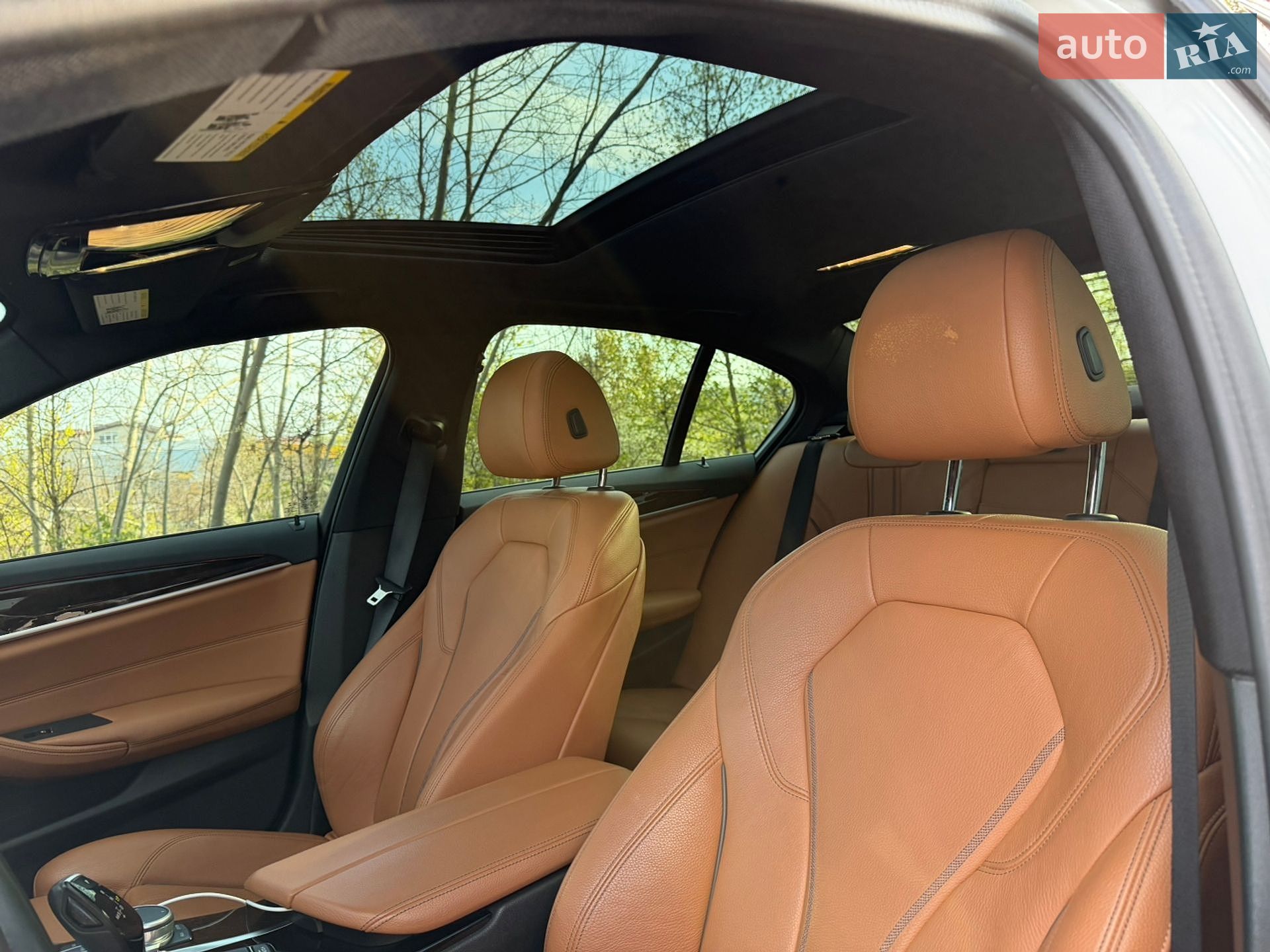 BMW 5 Series 2019 VIN WBAJA7C58KWW30654 фото оголошення 19 з 29