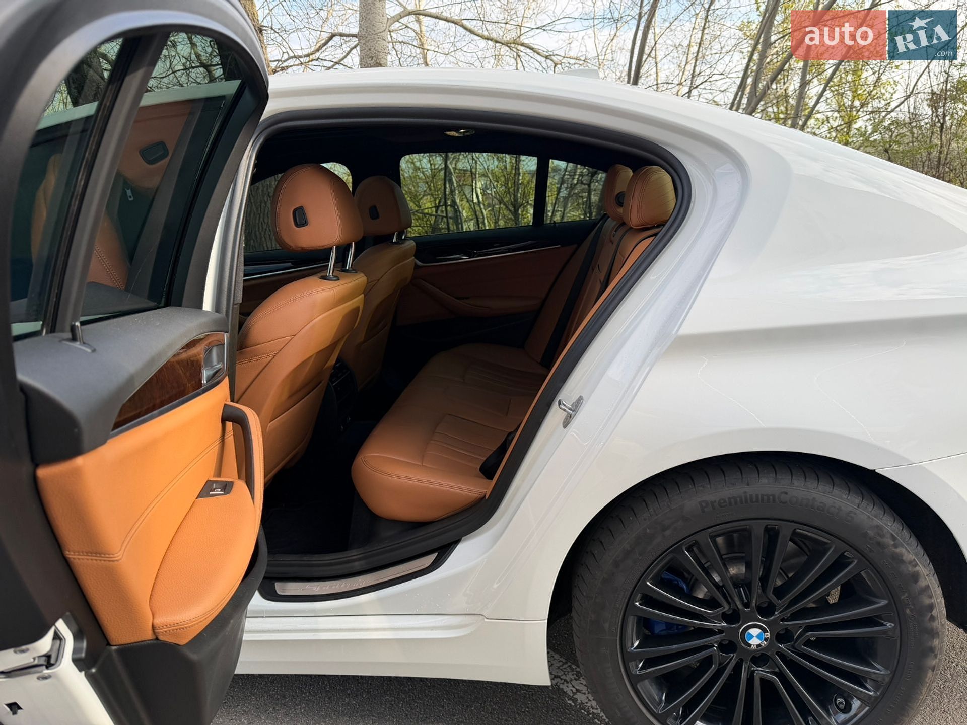 BMW 5 Series 2019 VIN WBAJA7C58KWW30654 фото оголошення 20 з 29