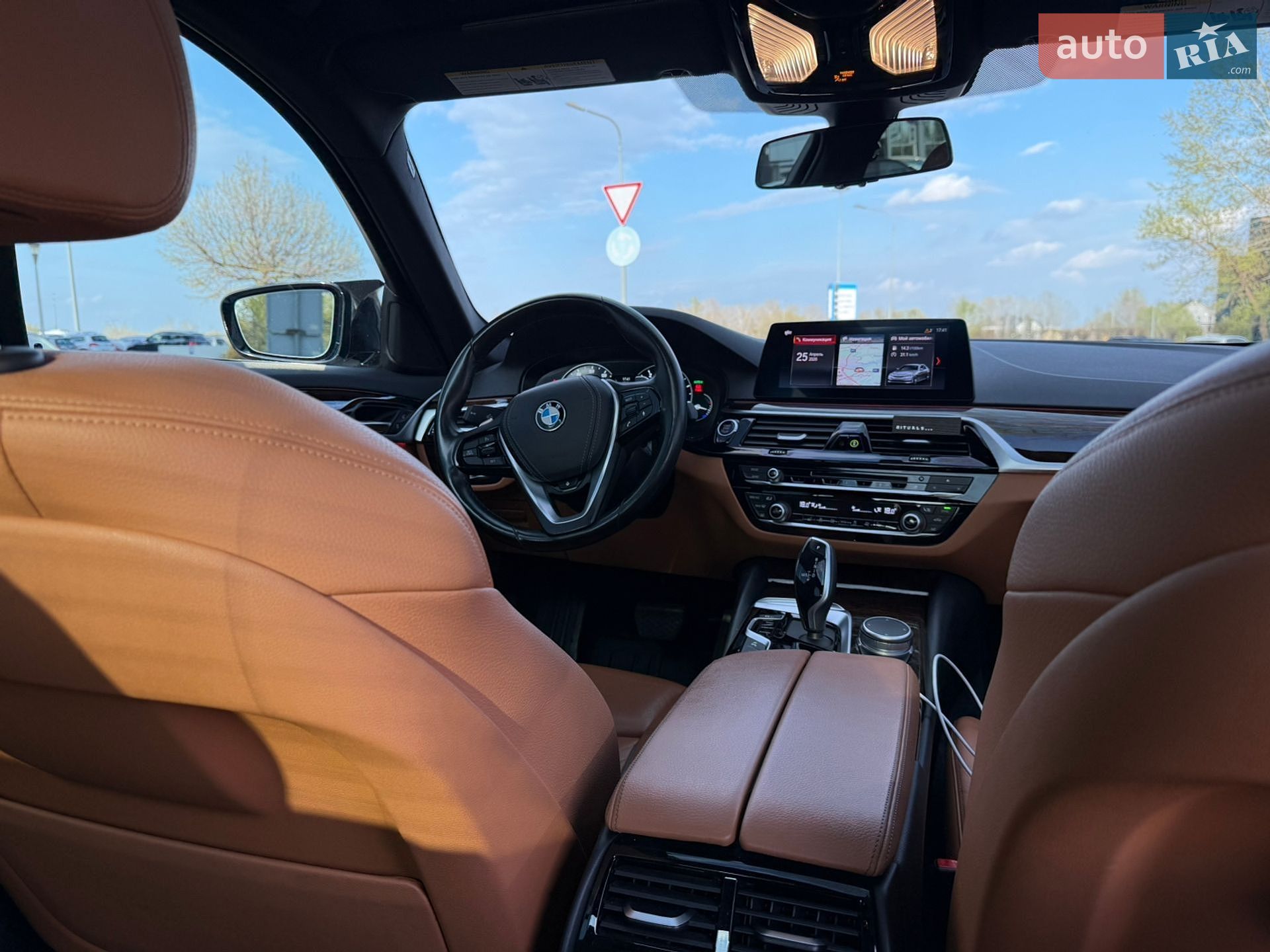 BMW 5 Series 2019 VIN WBAJA7C58KWW30654 фото оголошення 23 з 29