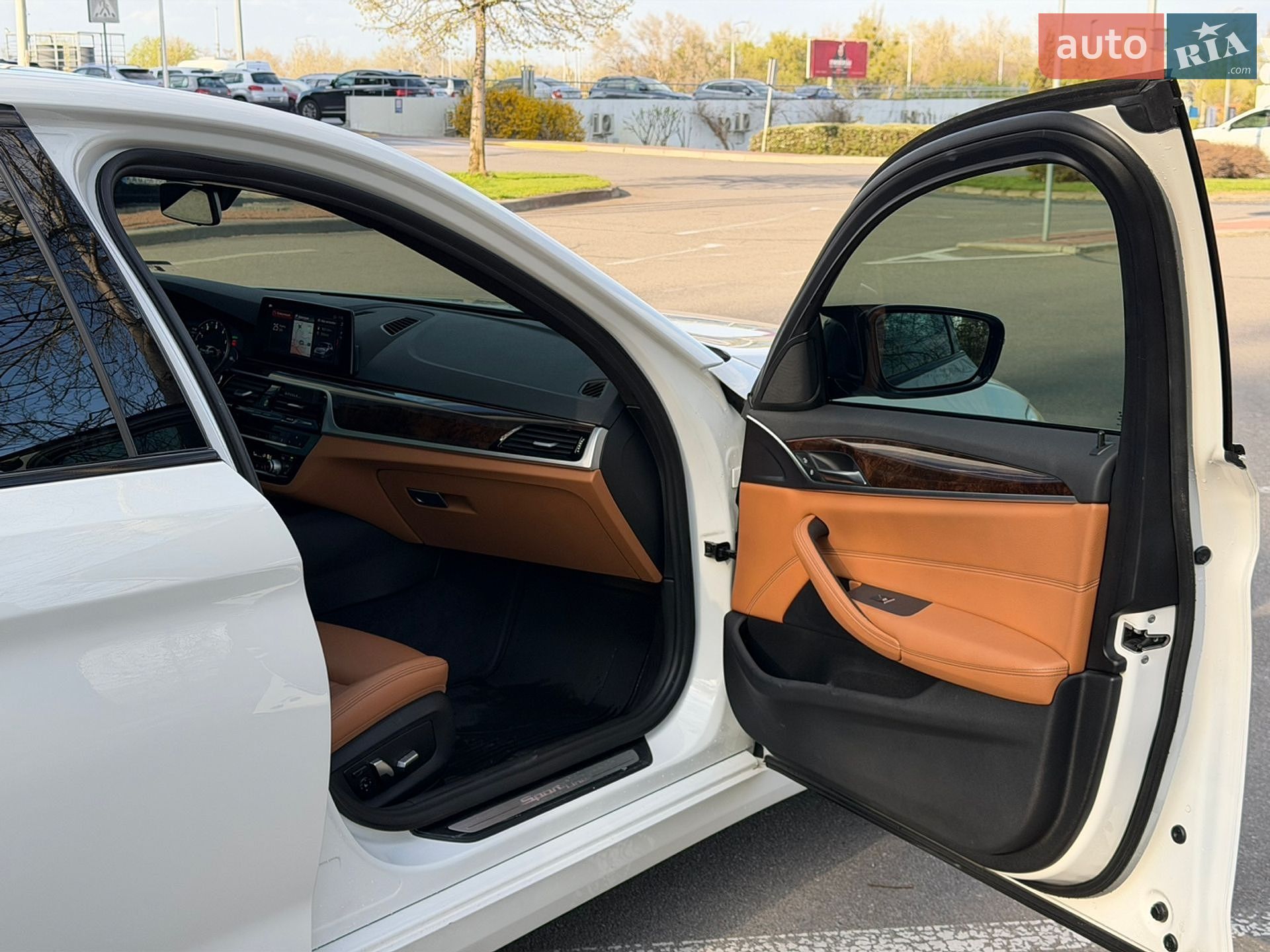 BMW 5 Series 2019 VIN WBAJA7C58KWW30654 фото оголошення 25 з 29