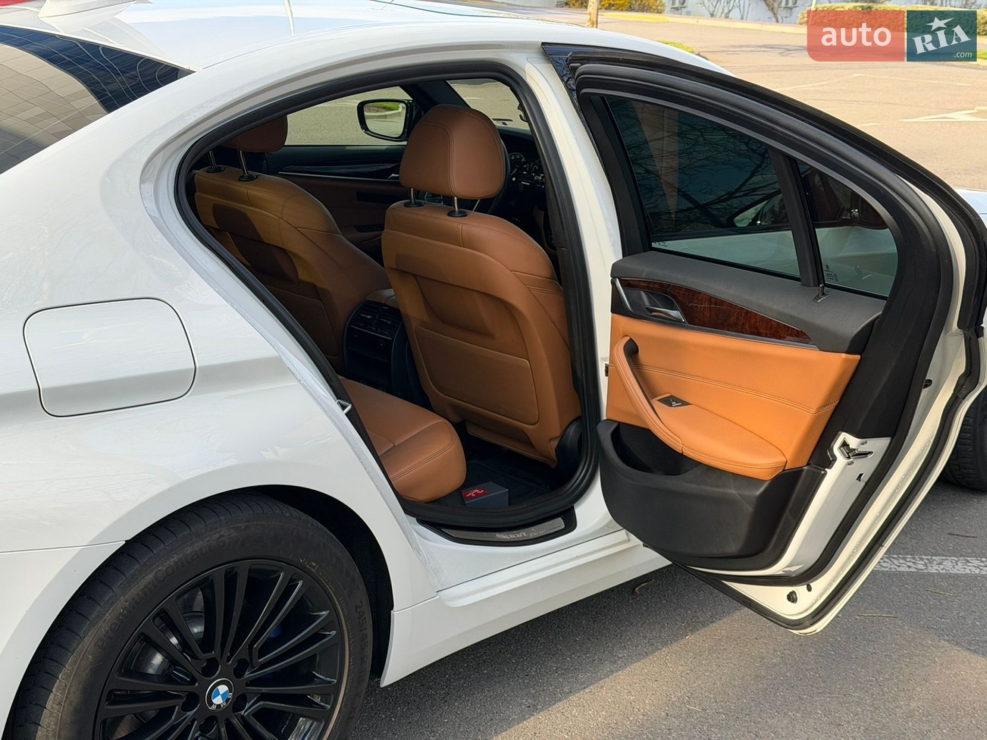 BMW 5 Series 2019 VIN WBAJA7C58KWW30654 фото оголошення 26 з 29