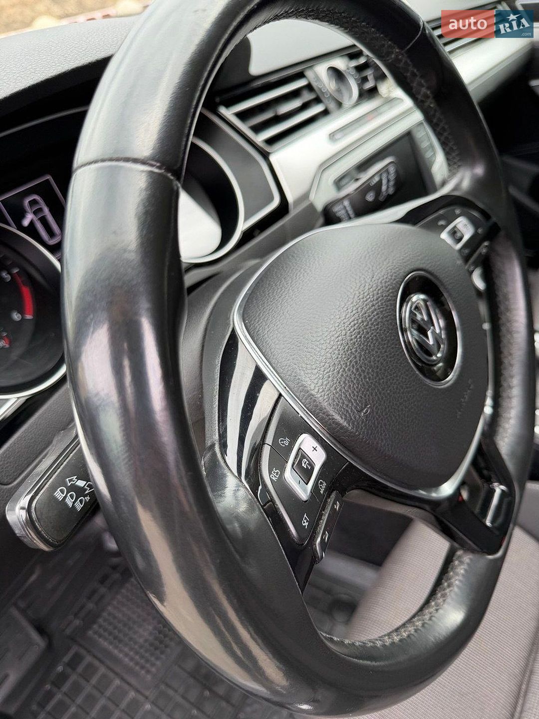 Volkswagen Passat 2017 VIN WVWZZZ3CZHP029875 фото оголошення 12 з 29