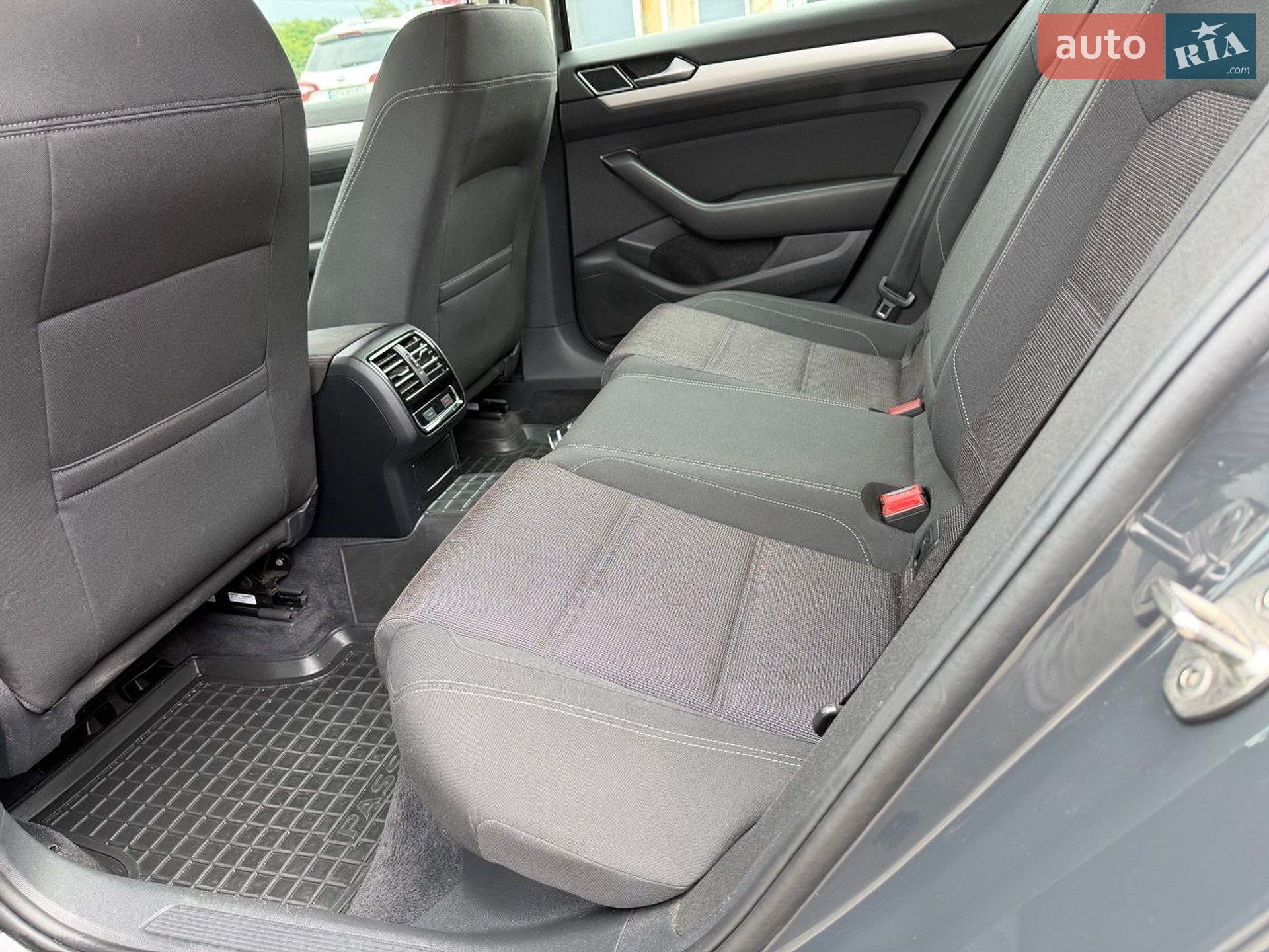 Volkswagen Passat 2017 VIN WVWZZZ3CZHP029875 фото оголошення 13 з 29