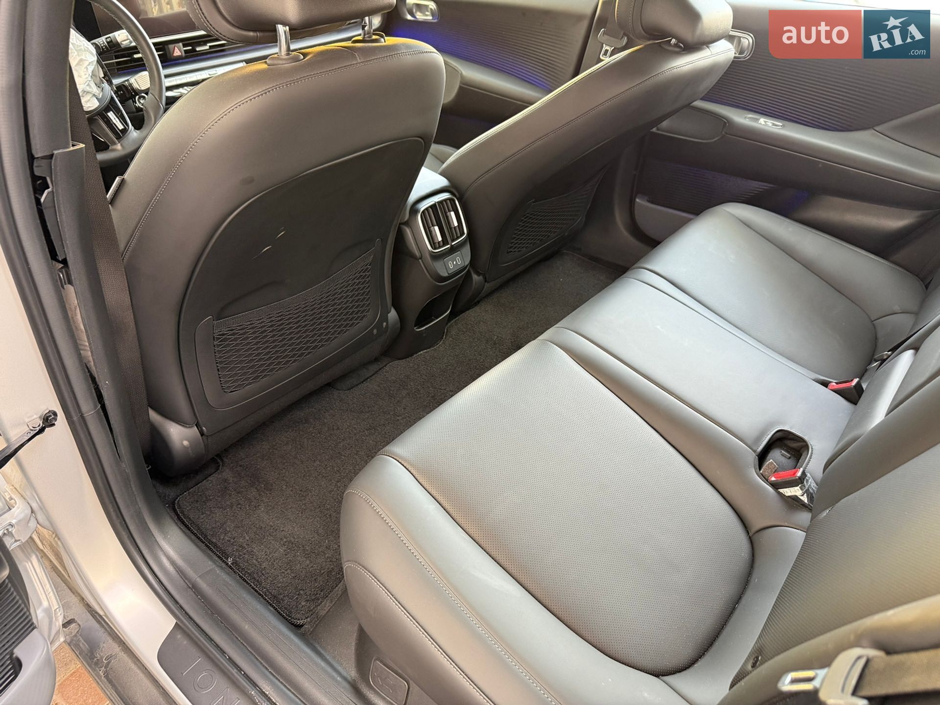Hyundai Ioniq 6 2023 VIN KMHM34AA4PA041769 фото оголошення 3 з 59