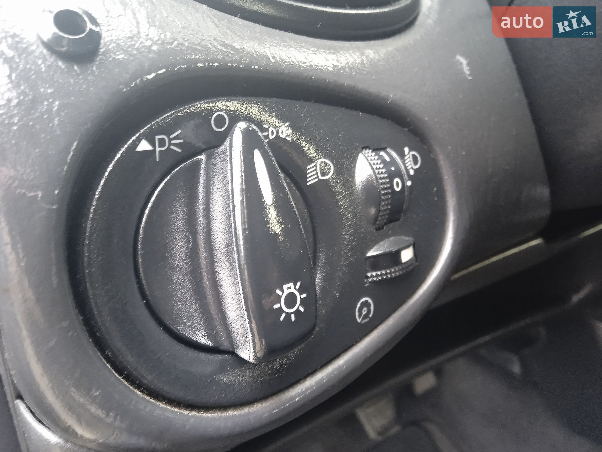 Ford Focus 2001 VIN WF0NXXGCDNYY15947 фото оголошення 29 з 45