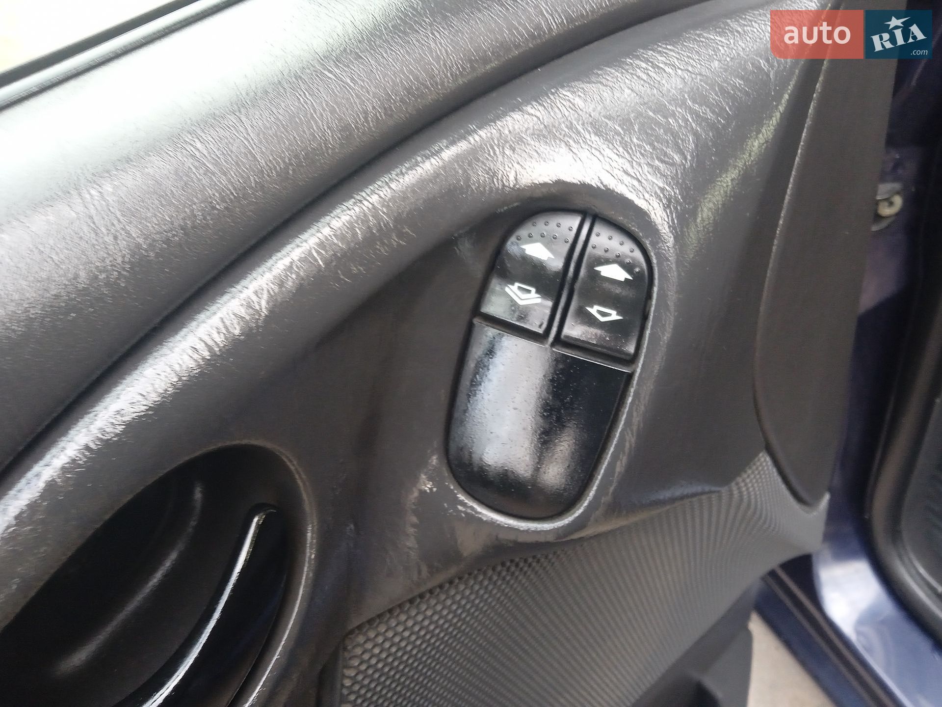 Ford Focus 2001 VIN WF0NXXGCDNYY15947 фото оголошення 30 з 45