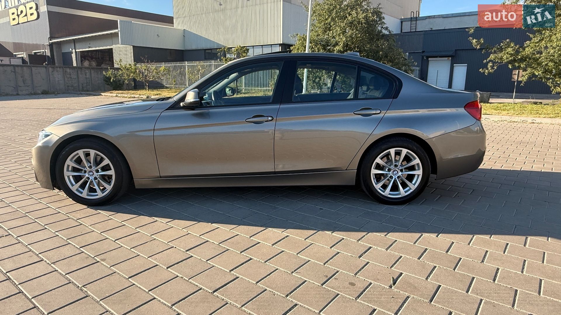 BMW 3 Series 2016 VIN WBA8E5G54GNT95037 фото оголошення 12 з 27