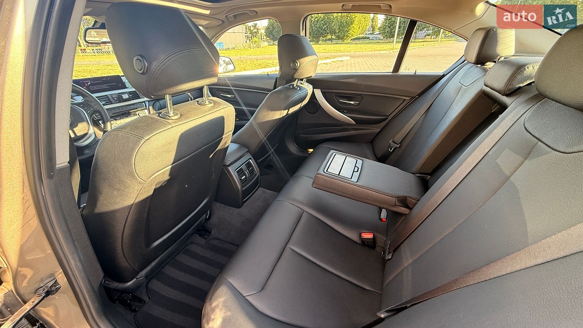 BMW 3 Series 2016 VIN WBA8E5G54GNT95037 фото оголошення 13 з 27