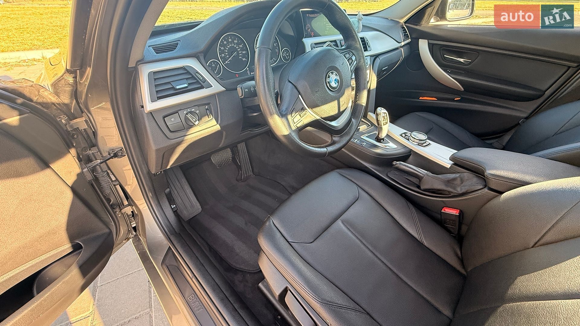 BMW 3 Series 2016 VIN WBA8E5G54GNT95037 фото оголошення 16 з 27