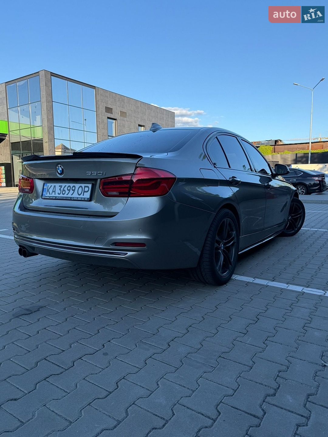 BMW 3 Series 2017 VIN WBA8B9G33HNU57141 фото оголошення 12 з 26